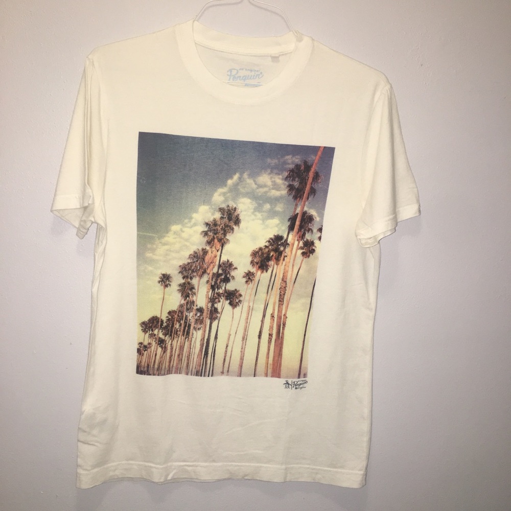 ☀️4/$20 Penguin t-shirt Size M 100% Cotton EUC